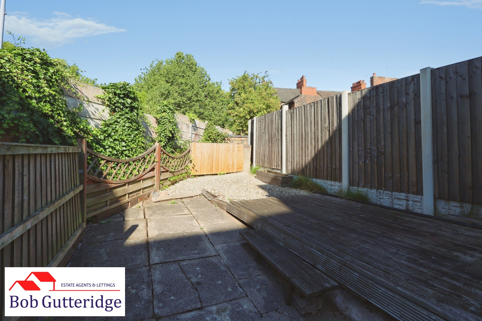 ENCLOSED REAR GARDEN